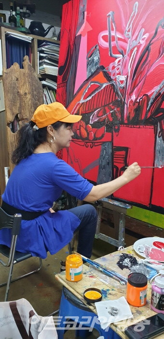 안지현 작가의 작업 모습