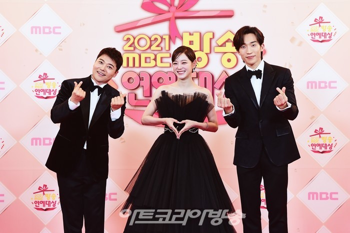 2021 MBC 방송연예대상' 시상식(전현무, 김세정, 이상이) 제공 MBC