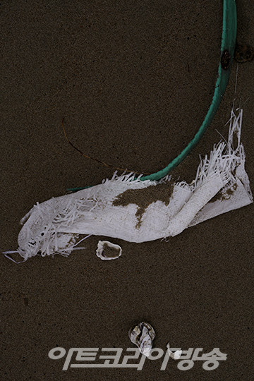 사이_between  이지혜. 최미향. 오혜련 사진전