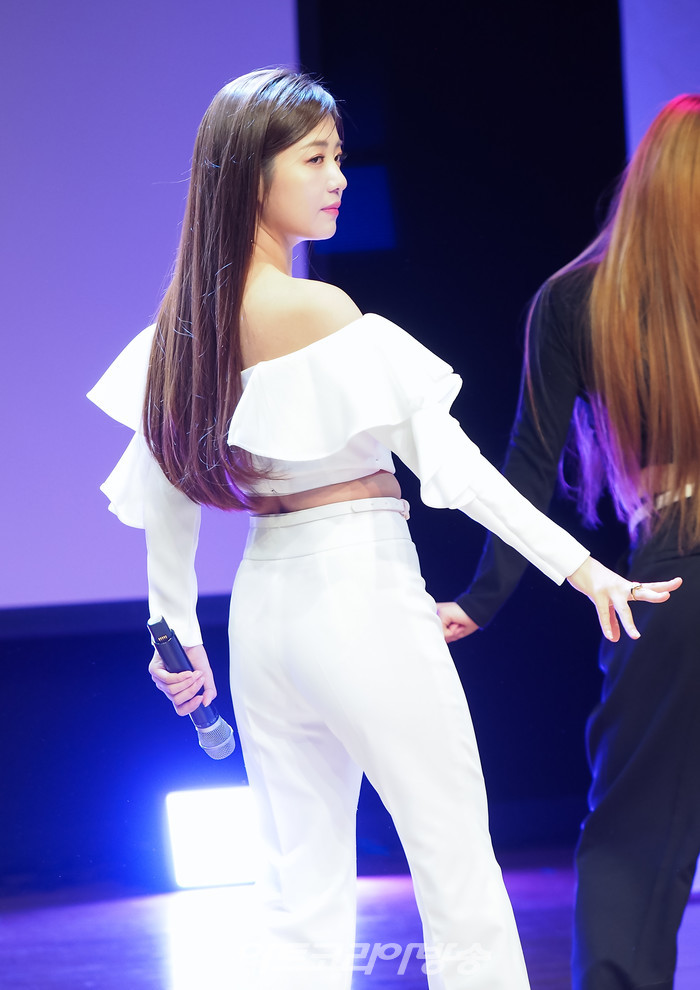 정다경 '가라 그래' 쇼케이스 중 '가라 그래' 무대. 2022.01.13 사진 ⓒ아트코리아방송 이용선 기자