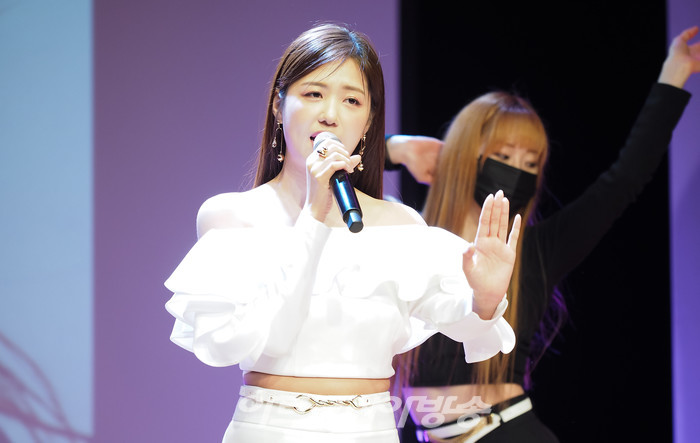 정다경 '가라 그래' 쇼케이스 중 '가라 그래' 무대. 2022.01.13 사진 ⓒ아트코리아방송 이용선 기자