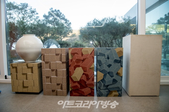 김강용 작가 '리얼리티를 넘어 단순과 컬러로'