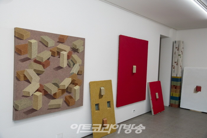 김강용 작가 '리얼리티를 넘어 단순과 컬러로'