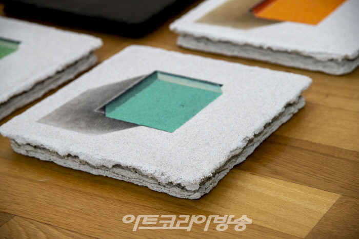 김강용 작가 '리얼리티를 넘어 단순과 컬러로'