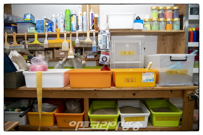 김강용 작가 '리얼리티를 넘어 단순과 컬러로'