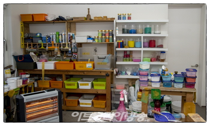 김강용 작가 '리얼리티를 넘어 단순과 컬러로'