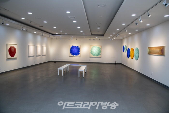 김순철 개인전 'About wish' 한지에 채색과 바느질