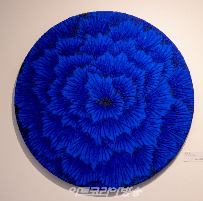 김순철 개인전 'About wish' 한지에 채색과 바느질