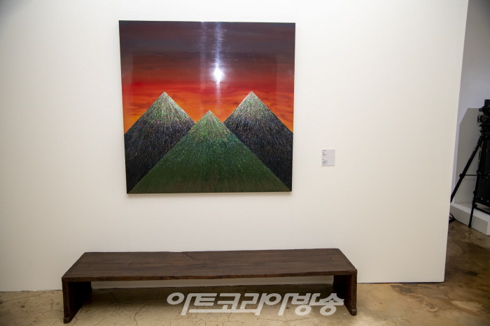 김성수 산너머 산, 서탁