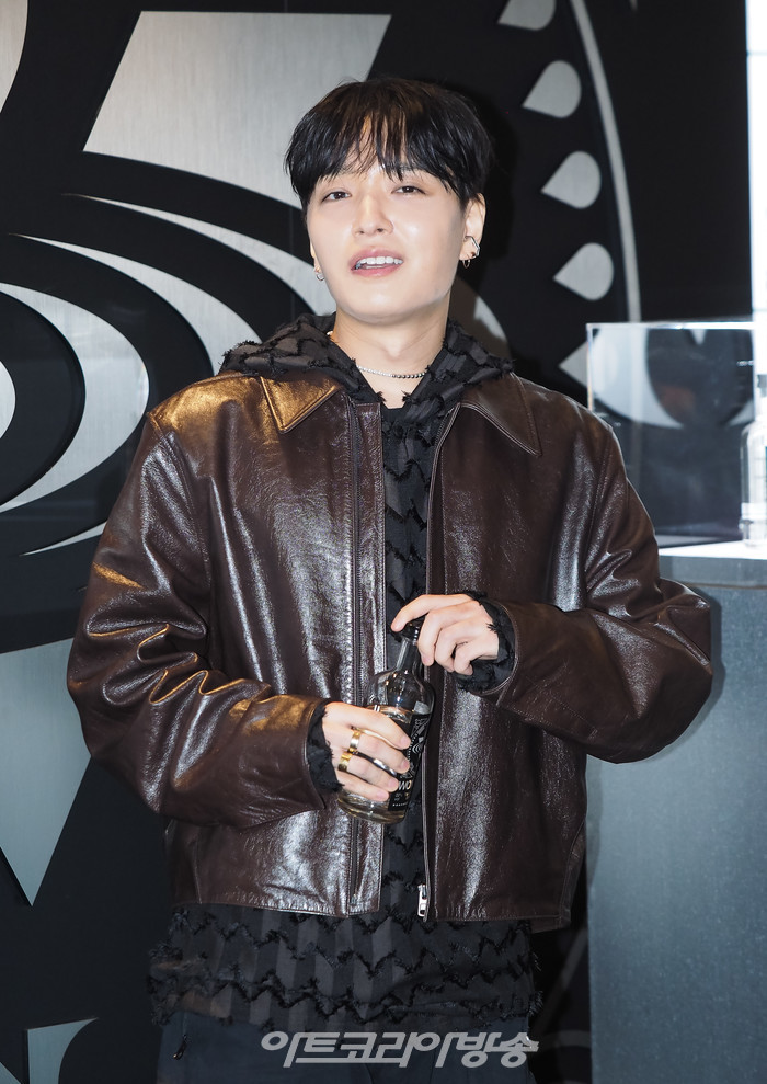 가수 쌈디가 25일 오전 서울 영등포구 여의도 더 현대 서울에서 열린 '원소주 팝업 스토어' 오픈 행사에 참석했다. 2022.02.25 사진 ⓒ아트코리아방송 이용선 기자