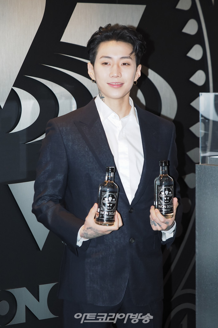 원스피리츠 박재범 대표가 25일 오전 서울 영등포구 여의도 더 현대 서울에서 열린 '원소주 팝업 스토어' 오픈 행사에 참석했다. 2022.02.25 사진 ⓒ아트코리아방송 이용선 기자