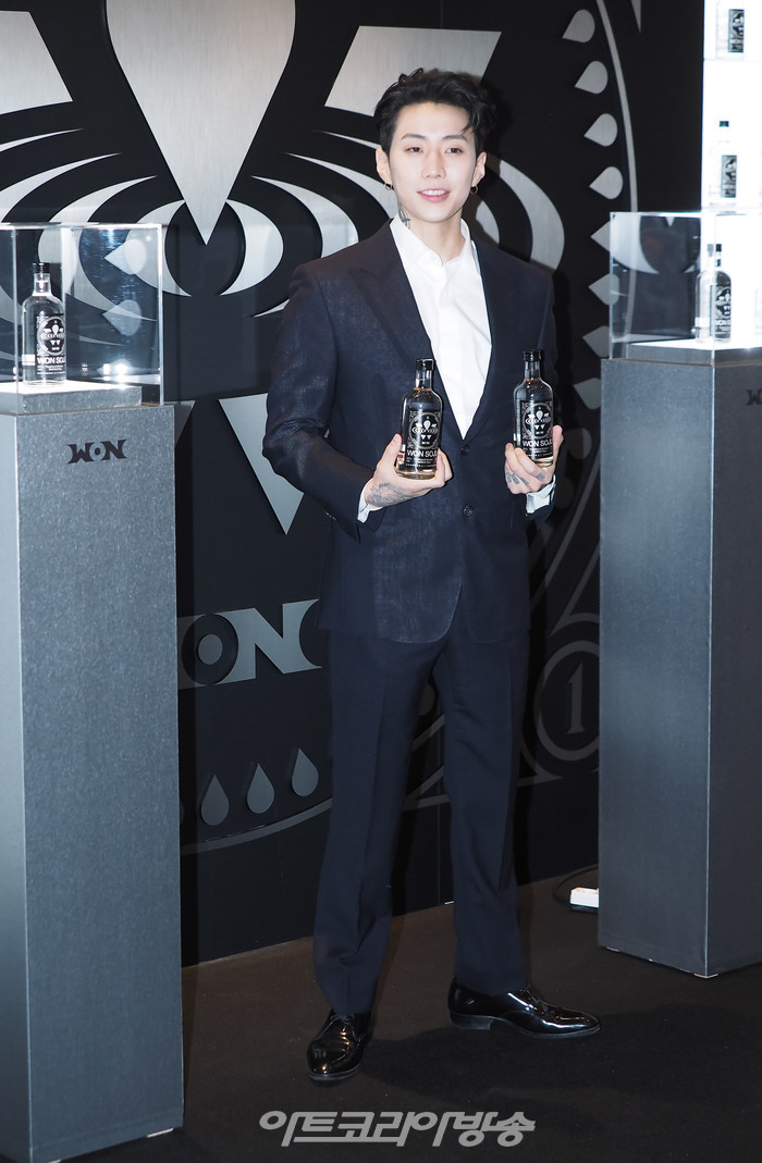 원스피리츠 박재범 대표가 25일 오전 서울 영등포구 여의도 더 현대 서울에서 열린 '원소주 팝업 스토어' 오픈 행사에 참석했다. 2022.02.25 사진 ⓒ아트코리아방송 이용선 기자