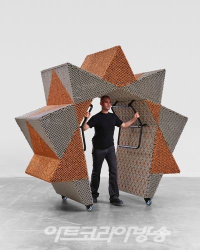 양해, 소닉 게이트 - 9의 법칙, 핸들의 일부, 2019, © 예술가와 갤러리바바라 빈의 제공, 사진: 홀거 니하우스