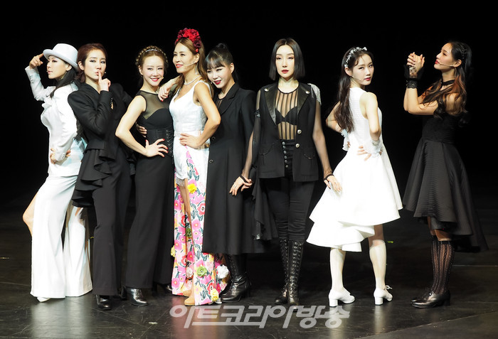 뮤지컬 '프리다' 프레스콜' (사진 왼쪽부터 리사, 전수미, 김소향, 최정원, 임정희, 정영아, 최서연, 황우림) 2022.03.03 사진 ⓒ아트코리아방송 이용선 기자