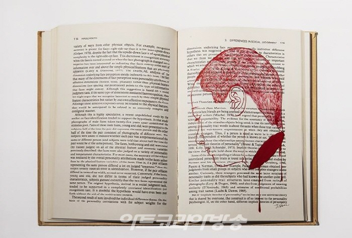 지희킴2016Gouache on pages of books donated in London23.8x31.9cm