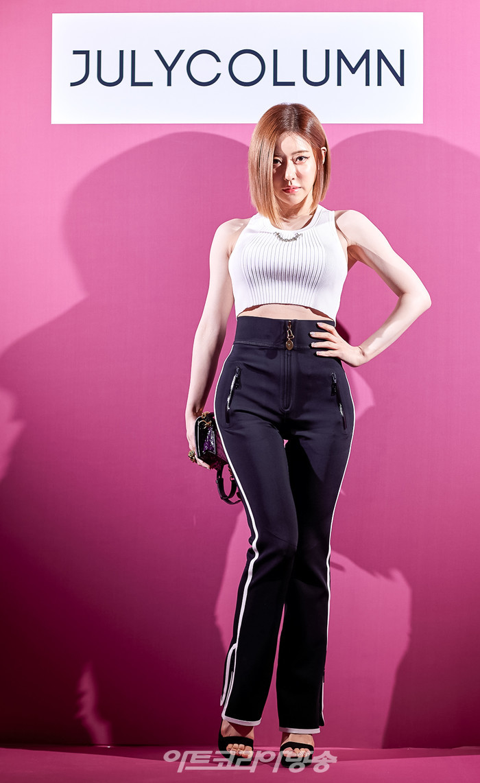 2022 FW 서울패션위크 트레이드쇼 박소영 디자이너 줄라이칼럼(JULY COLUMN) 패션쇼(DJ 소다) 2022.03.22 제공 줄라이칼럼