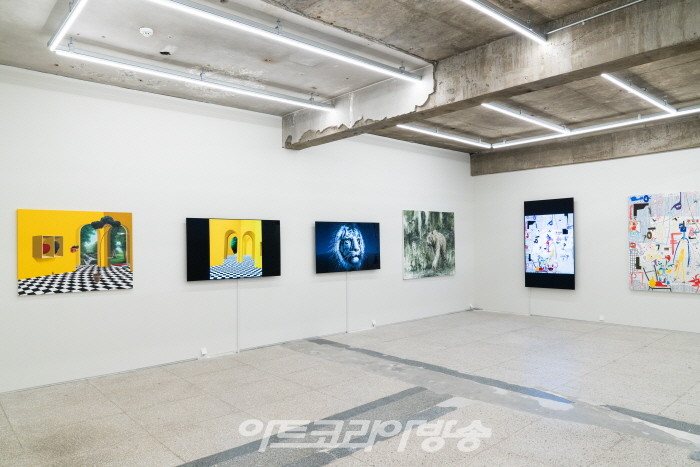 XXBLUE X LG OLED, 'Binary Medium'전