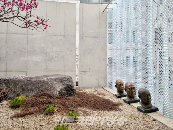 제66회 김달진미술사이야기 '사회 환원에 앞장서고 있는 박서보 화백'