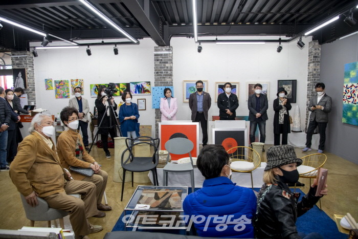 안성 '피카디리 & 준 아트센터' 개관전