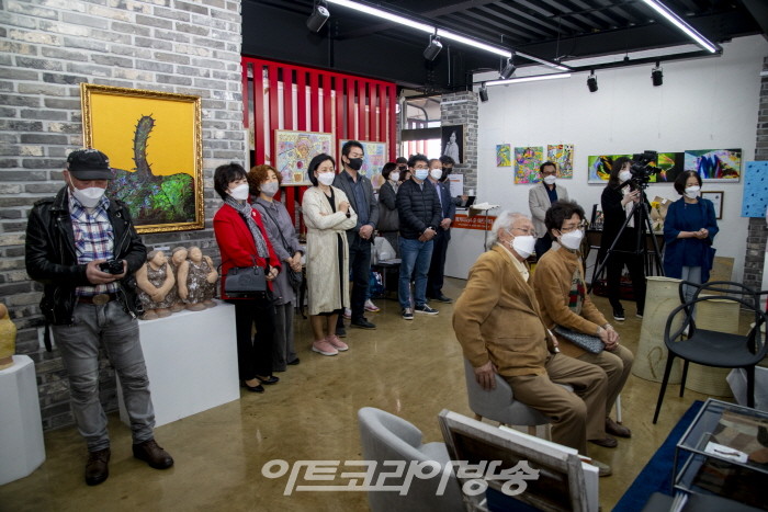 안성 '피카디리 & 준 아트센터' 개관전