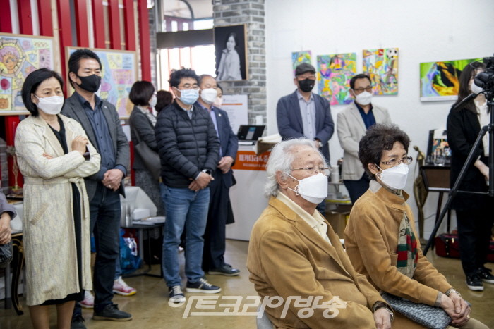 안성 '피카디리 & 준 아트센터' 개관전