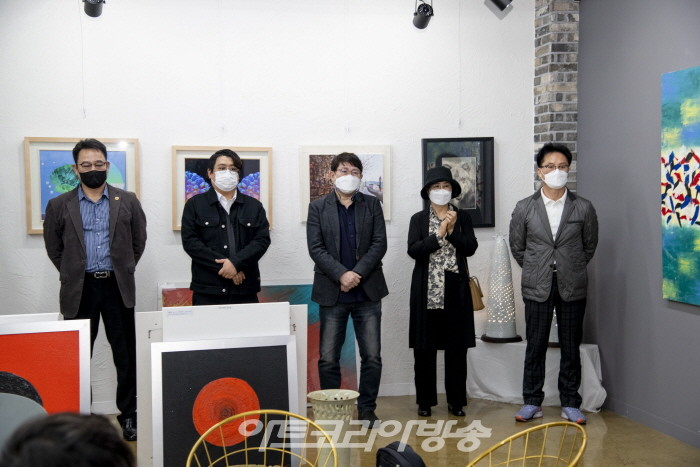 안성 '피카디리 & 준 아트센터' 개관전