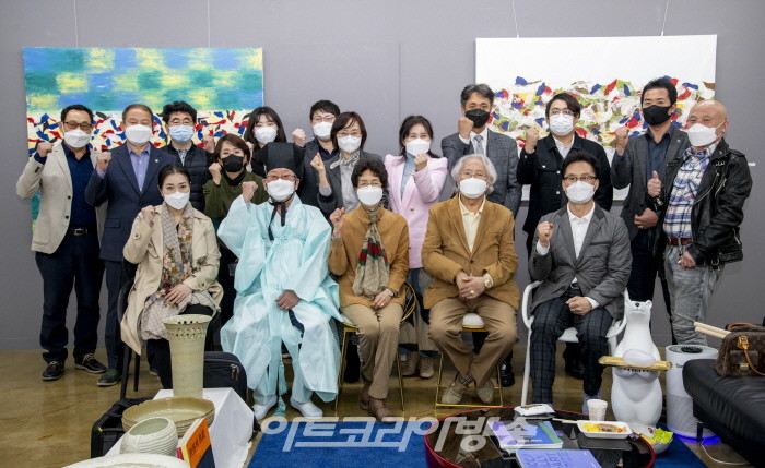 안성 '피카디리 & 준 아트센터' 개관전