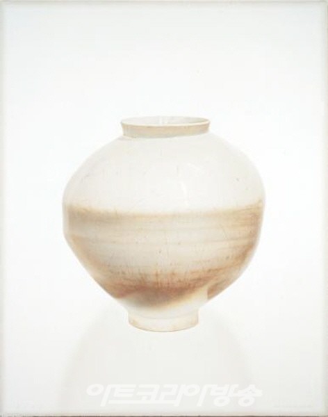 고영훈생명-달항아리, Life-Moon Jar 2002, Acrylic on plaster and canvas, 162×128cm