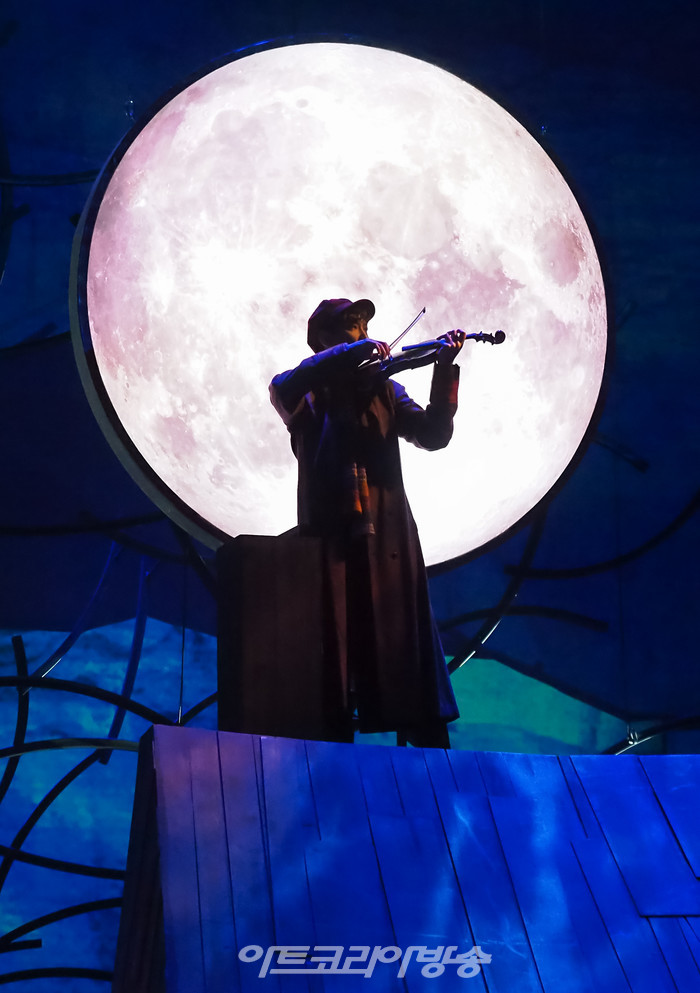 서울시 뮤지컬단의 뮤지컬 '지붕위의 바이올린' 프레스콜(피들러 역 KoN) 2022.04.22 사진 ⓒ아트코리아방송 이용선 기자