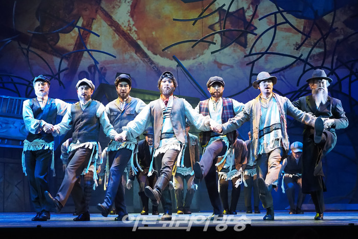 서울시 뮤지컬단의 뮤지컬 '지붕위의 바이올린' 프레스콜. 2022.04.22 사진 ⓒ아트코리아방송 이용선 기자