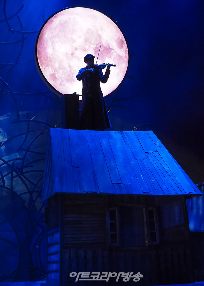 서울시 뮤지컬단의 뮤지컬 '지붕위의 바이올린' 프레스콜(피들러 역 KoN) 2022.04.22 사진 ⓒ아트코리아방송 이용선 기자