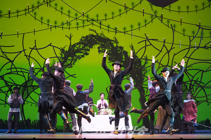 서울시 뮤지컬단의 뮤지컬 '지붕위의 바이올린' 프레스콜. 2022.04.22 사진 ⓒ아트코리아방송 이용선 기자