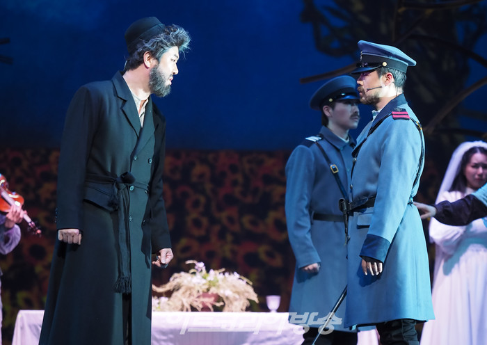 서울시 뮤지컬단의 뮤지컬 '지붕위의 바이올린' 프레스콜. 2022.04.22 사진 ⓒ아트코리아방송 이용선 기자