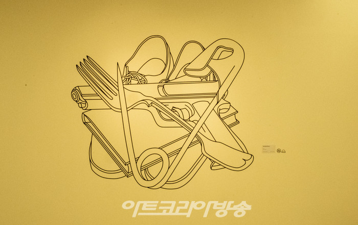 Reading(with pin), 1980 Tape on wall 