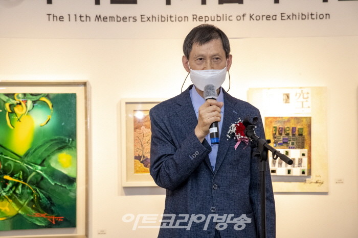 신항섭 미술평론가