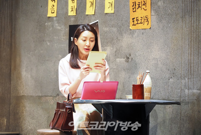 연극 '돌아온다' 프레스콜(여선생 역 이아현) 2022.05.12 사진 ⓒ아트코리아방송 이용선 기자