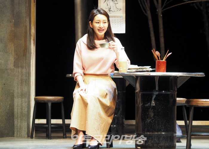 연극 '돌아온다' 프레스콜(여선생 역 이아현) 2022.05.12 사진 ⓒ아트코리아방송 이용선 기자