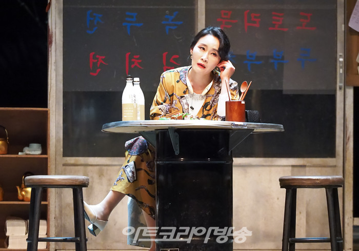 연극 '돌아온다' 프레스콜(신여사 역 진태연) 2022.05.12 사진 ⓒ아트코리아방송 이용선 기자