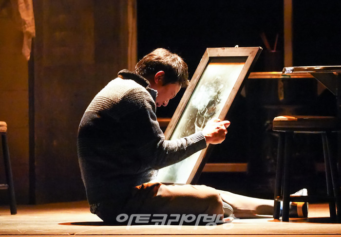 연극 '돌아온다' 프레스콜(주인남자 역 강성진) 2022.05.12 사진 ⓒ아트코리아방송 이용선 기자