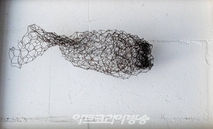 김은진의 예술명상 '안재복 조각가 물고기전, 어디로 가는가'
