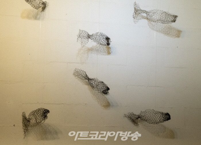 김은진의 예술명상 '안재복 조각가 물고기전, 어디로 가는가'