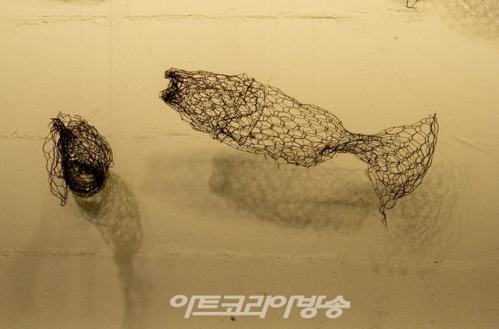 김은진의 예술명상 '안재복 조각가 물고기전, 어디로 가는가'
