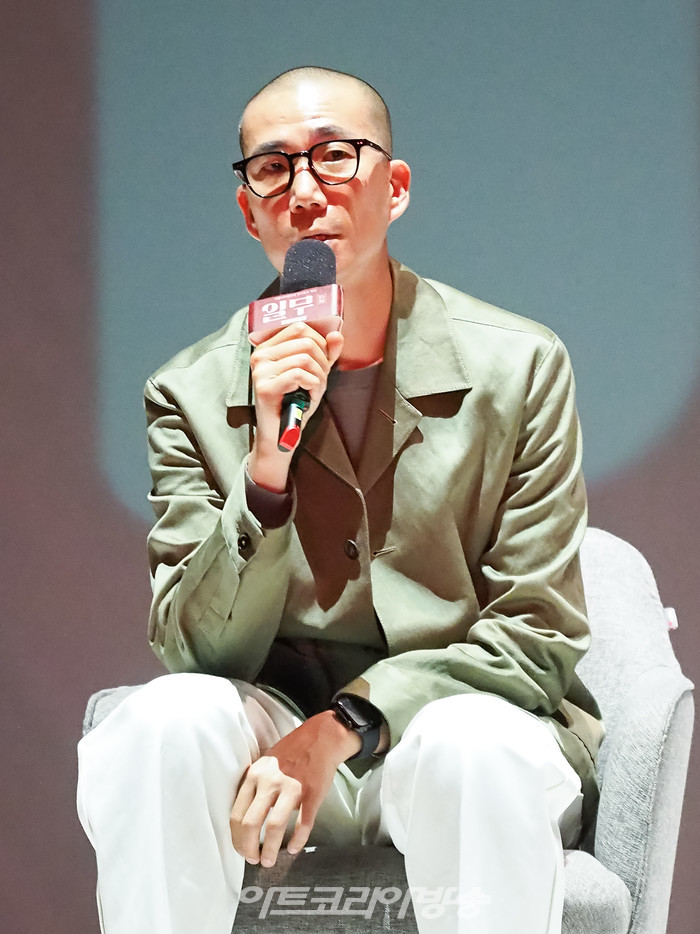 김성훈 안무가가 18일 오후 서울 종로구 세종문화회관 대극장에서 열린 서울시무용단 '일무' 프레스콜에 참석해 간담회를 갖고 있다. 2022.05.18 사진 ⓒ아트코리아방송 이용선 기자