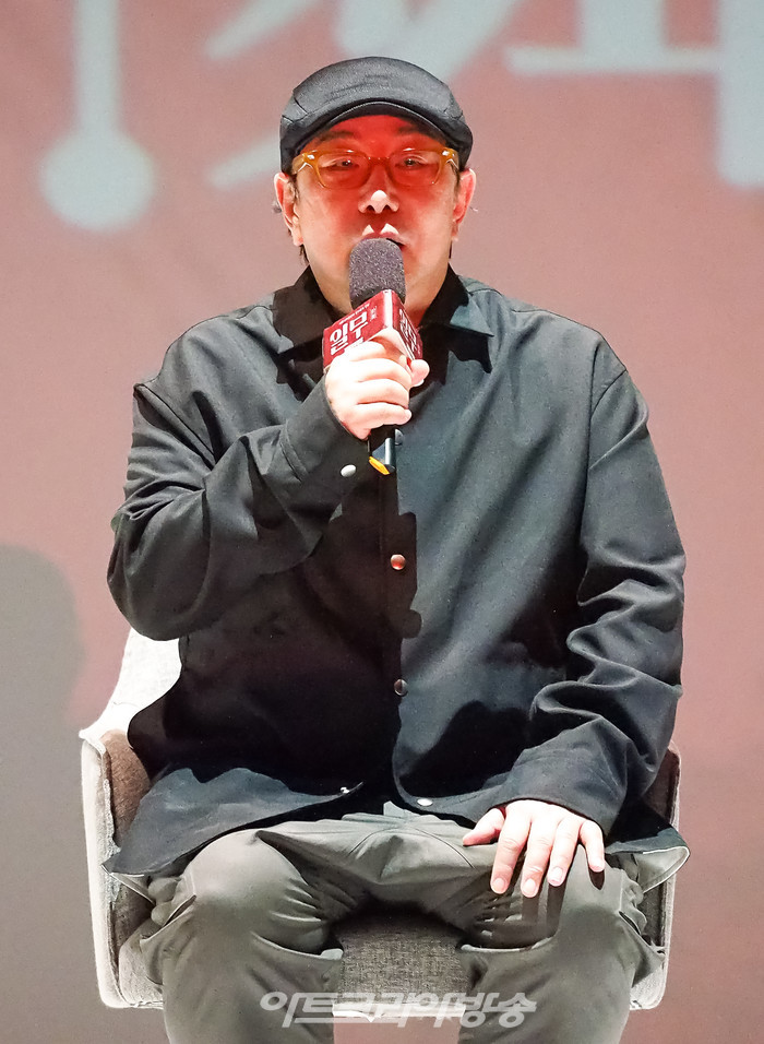 정구호 연출이 18일 오후 서울 종로구 세종문화회관 대극장에서 열린 서울시무용단 '일무' 프레스콜에 참석해 간담회를 갖고 있다. 2022.05.18 사진 ⓒ아트코리아방송 이용선 기자