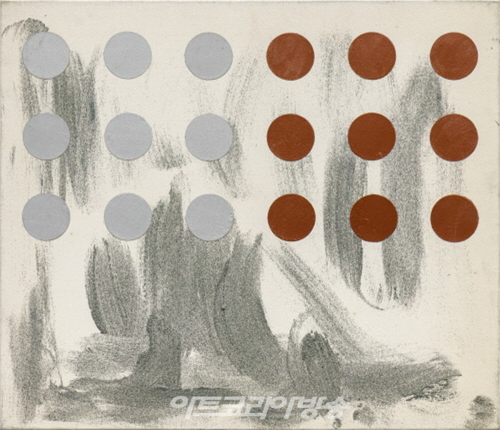 김용익(b. 1947)〈Untitled〉2003Acrylic paint and metallic powder on canvas45.5 x 53 cmCourtesy of the artist and Kukje Gallery 