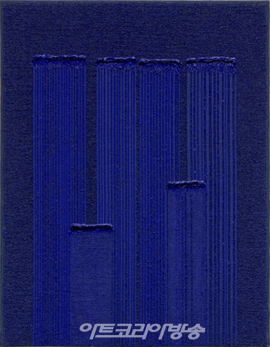 하종현(b. 1935)〈Conjunction 22-13〉2022Oil on hemp cloth117 x 91 cmCourtesy of the artist and Kukje Gallery