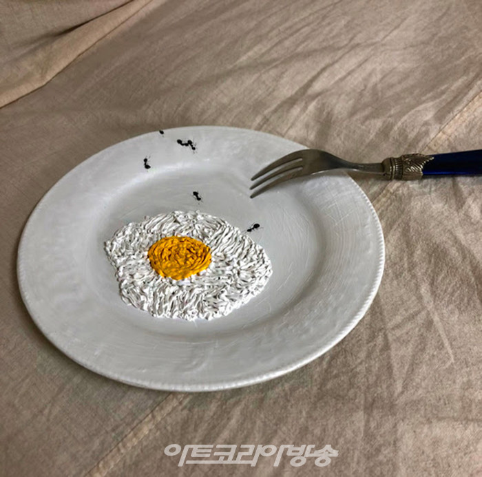 배성제, Don’t eat me!18 x 18cm, Mixed Media on Canvas, 2022