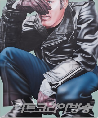 앨리스 브록 웅크리고 있는 엘비스, 2022