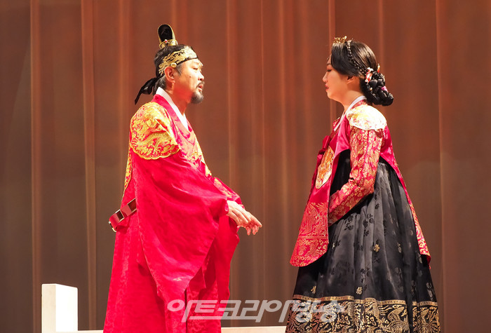 연극 '여도' 프레스콜(세조 역 곽은태, 정희왕후 역 이윤희). 2022.05.27 사진 ⓒ아트코리아방송 이용선 기자