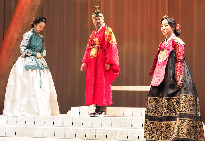 연극 '여도' 프레스콜(근빈박씨 역 하정원, 세조 역 곽은태, 정희왕후 역 이윤희). 2022.05.27 사진 ⓒ아트코리아방송 이용선 기자